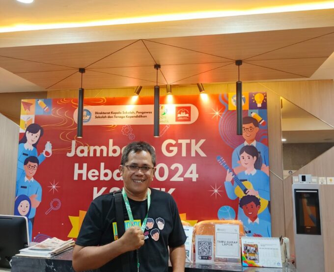 Raih Predikat Kepala SMK Dedikatif Terfavorit tkt Nasional pada Hari Guru Nasional Tahun 2024