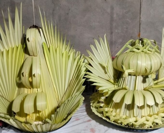 Pembuatan Kue Tamo dalam kegiatan Tulude di Desa Tambun