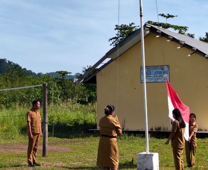 Upacara Hari Guru Nasional & HUT PGRI ke-80 di SMK Negeri 2 Likupang Barat “Guru Hebat, Indonesia Kuat”